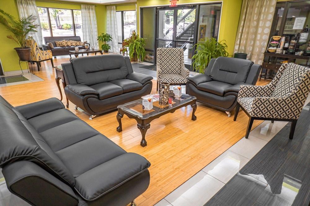 Quality Inn & Suites Near Six Flags - Austell Exteriér fotografie