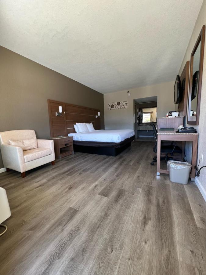 Quality Inn & Suites Near Six Flags - Austell Exteriér fotografie