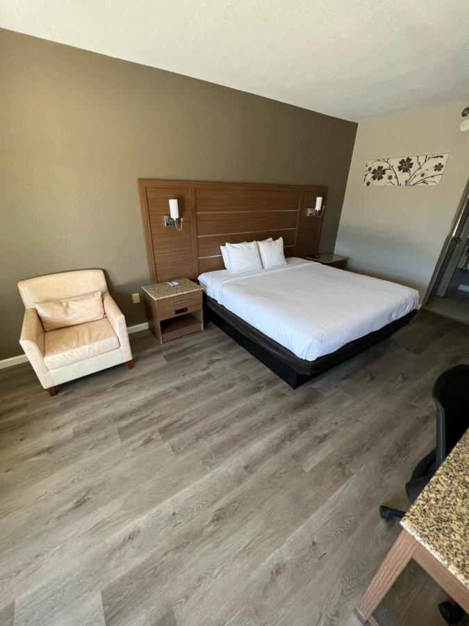 Quality Inn & Suites Near Six Flags - Austell Exteriér fotografie