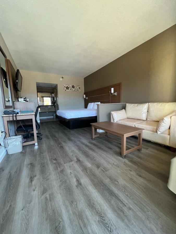 Quality Inn & Suites Near Six Flags - Austell Exteriér fotografie