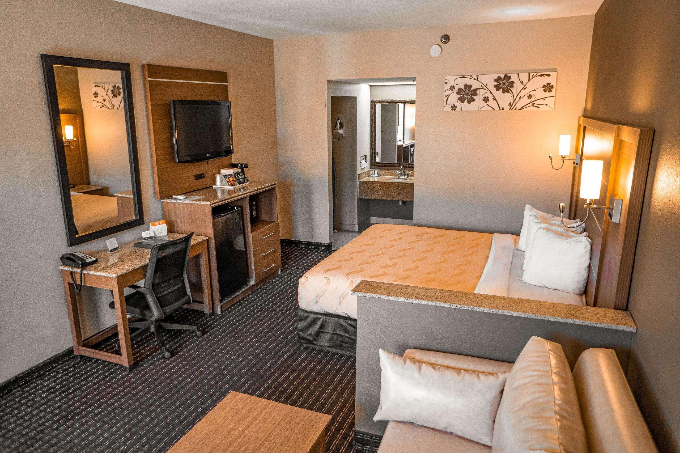 Quality Inn & Suites Near Six Flags - Austell Exteriér fotografie