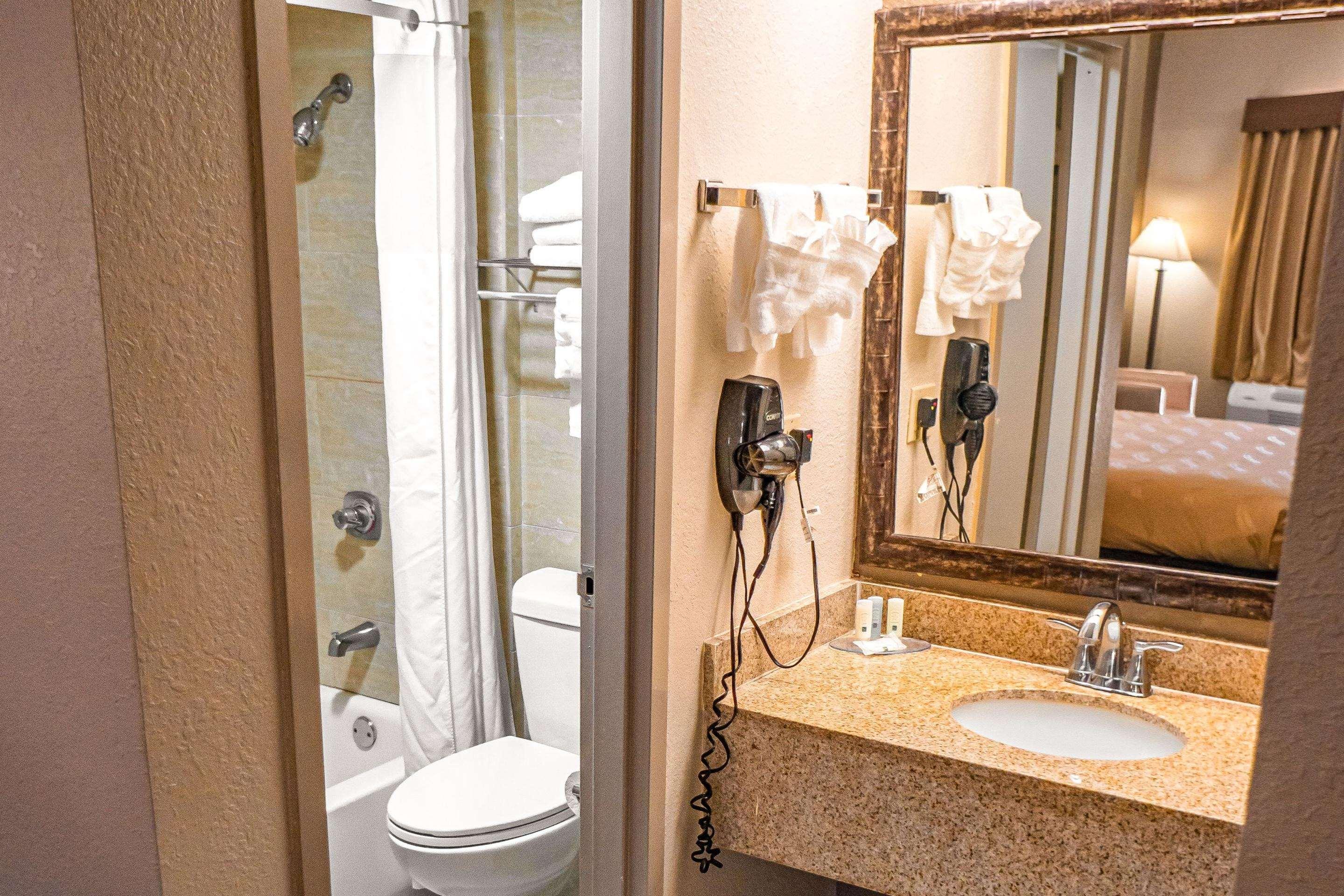 Quality Inn & Suites Near Six Flags - Austell Exteriér fotografie