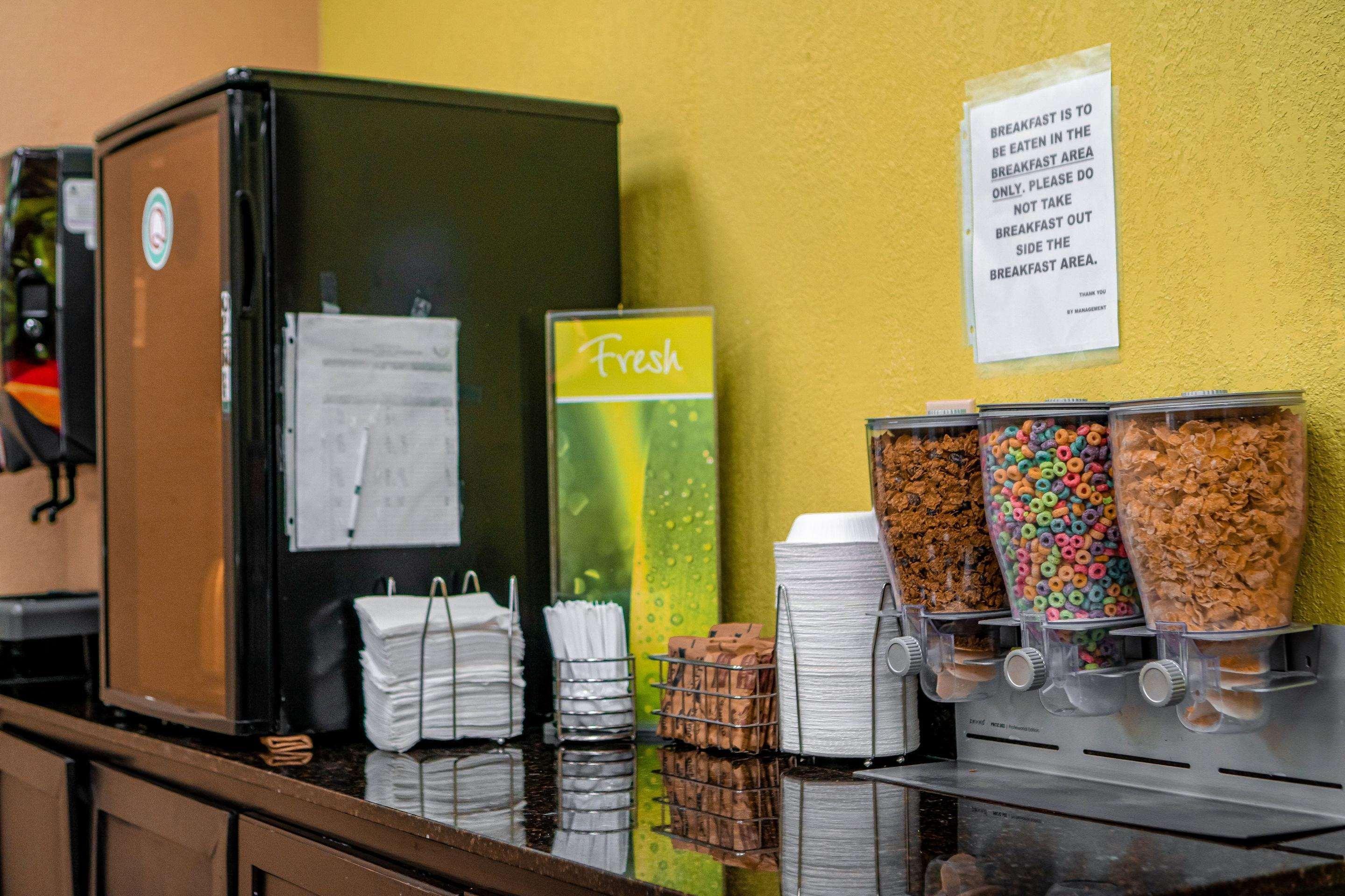 Quality Inn & Suites Near Six Flags - Austell Exteriér fotografie
