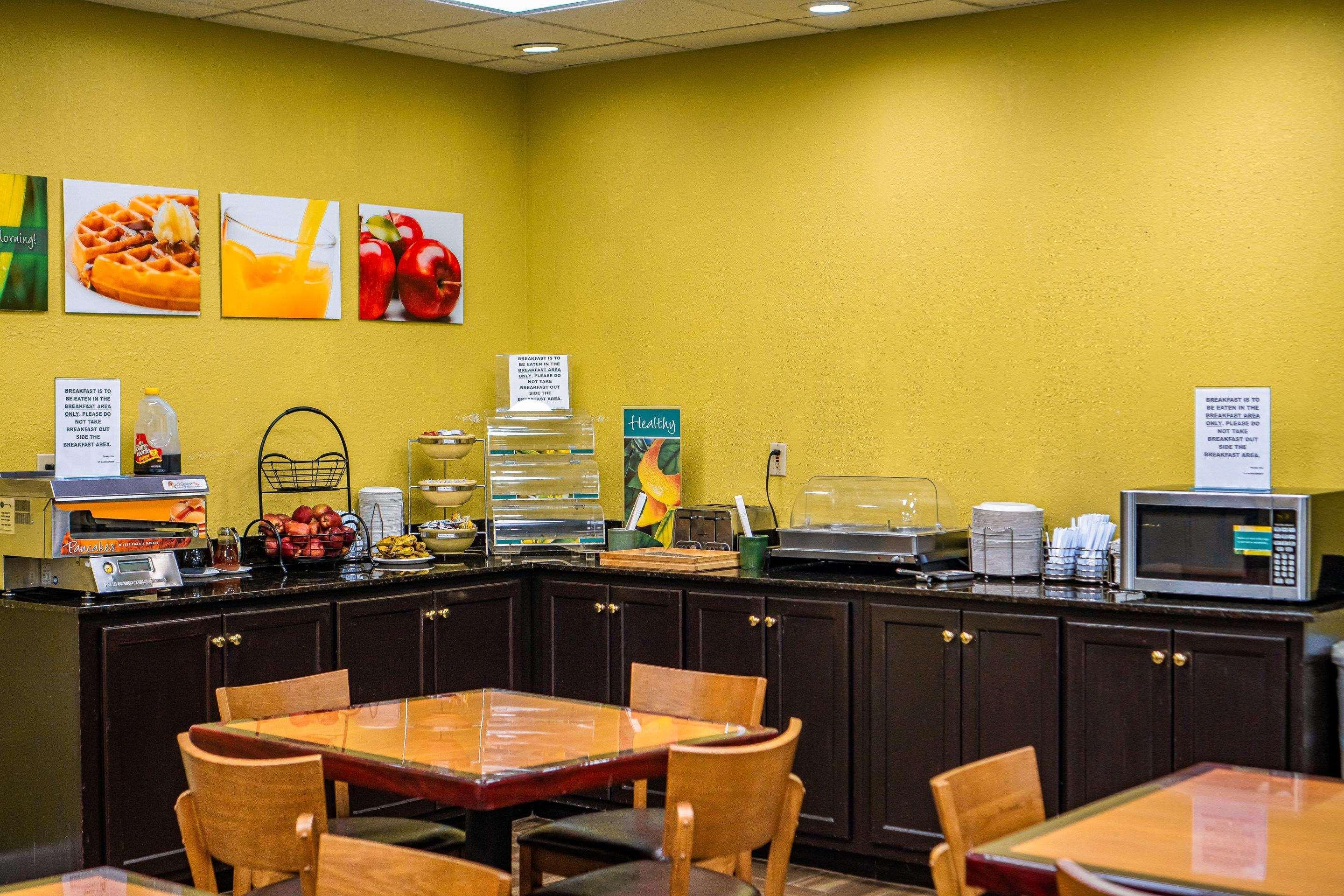 Quality Inn & Suites Near Six Flags - Austell Exteriér fotografie