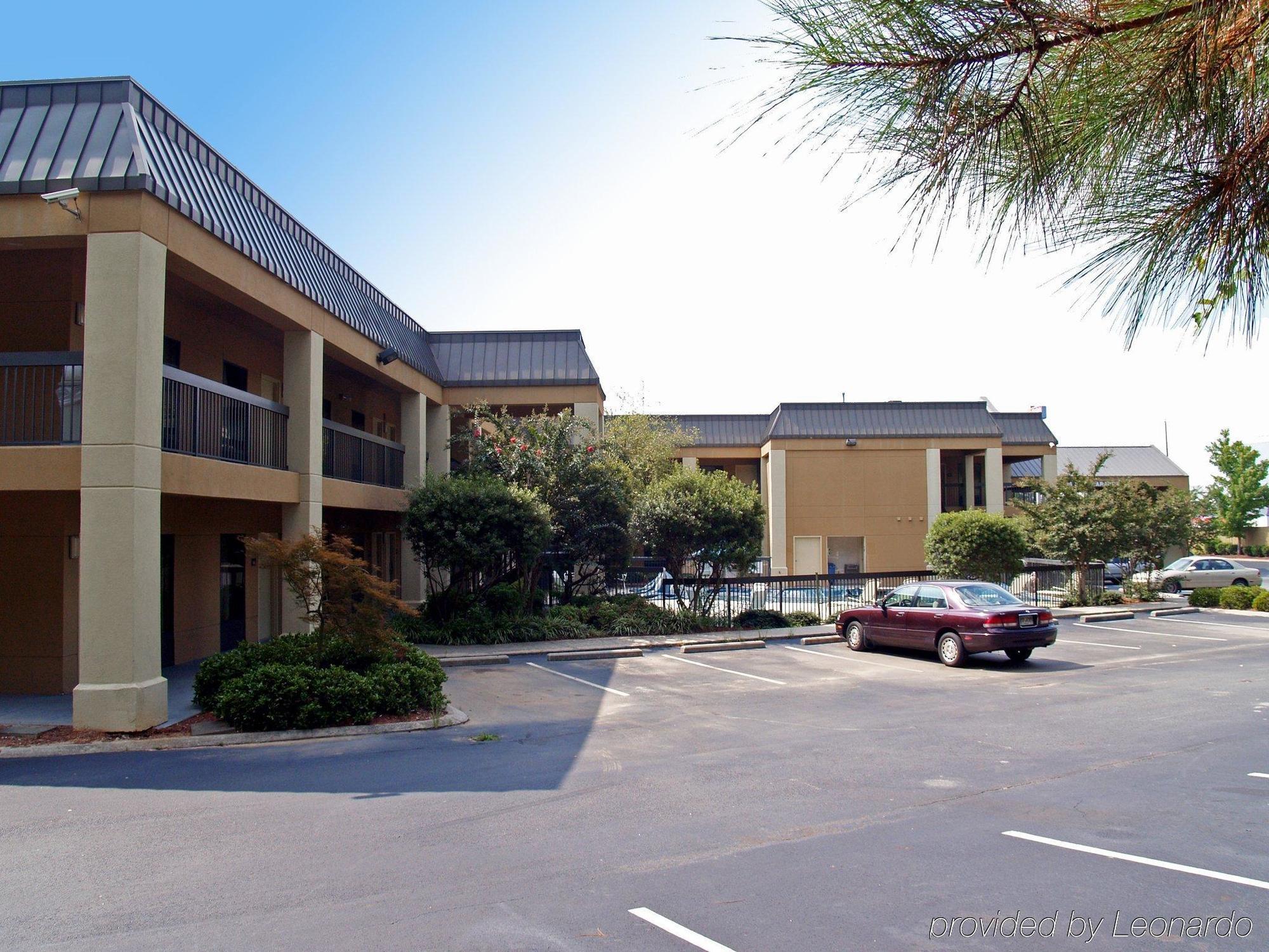 Quality Inn & Suites Near Six Flags - Austell Exteriér fotografie